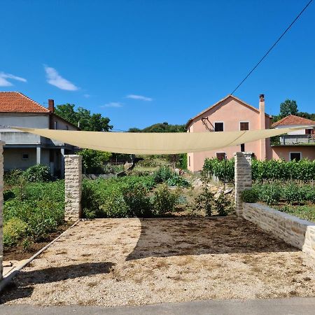 Holiday Home Lipa Nasa Nevidane Екстер'єр фото