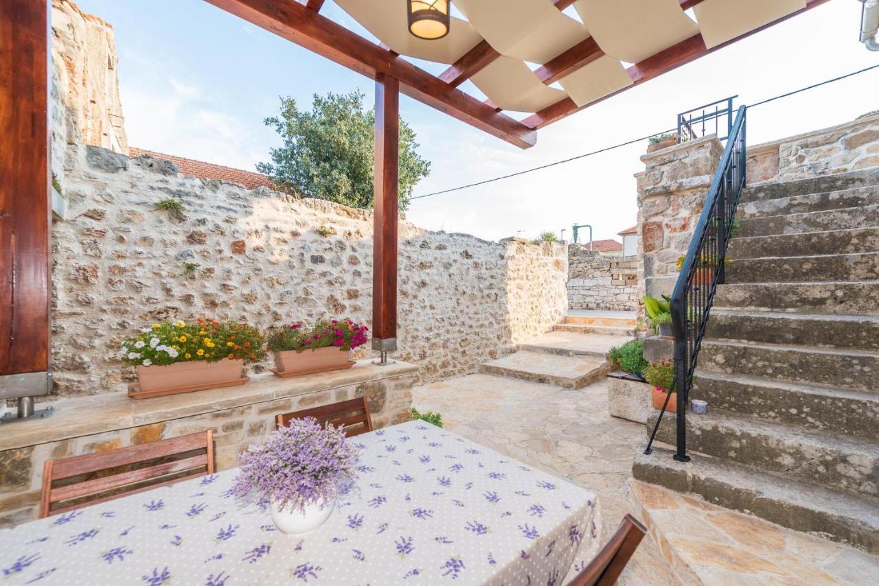 Holiday Home Lipa Nasa Nevidane Екстер'єр фото